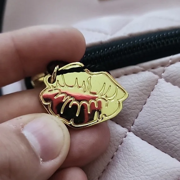 Betsy, Johnson. Bag givvy - Picture 3 of 5